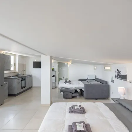 Loft 150m Dal Mare Con Terrazza Piu Vista Mare E Monti
