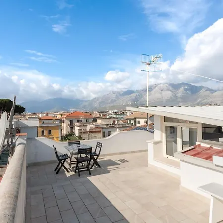 Loft 150m Dal Mare Con Terrazza Piu Vista Mare E Monti Appartement Minturno